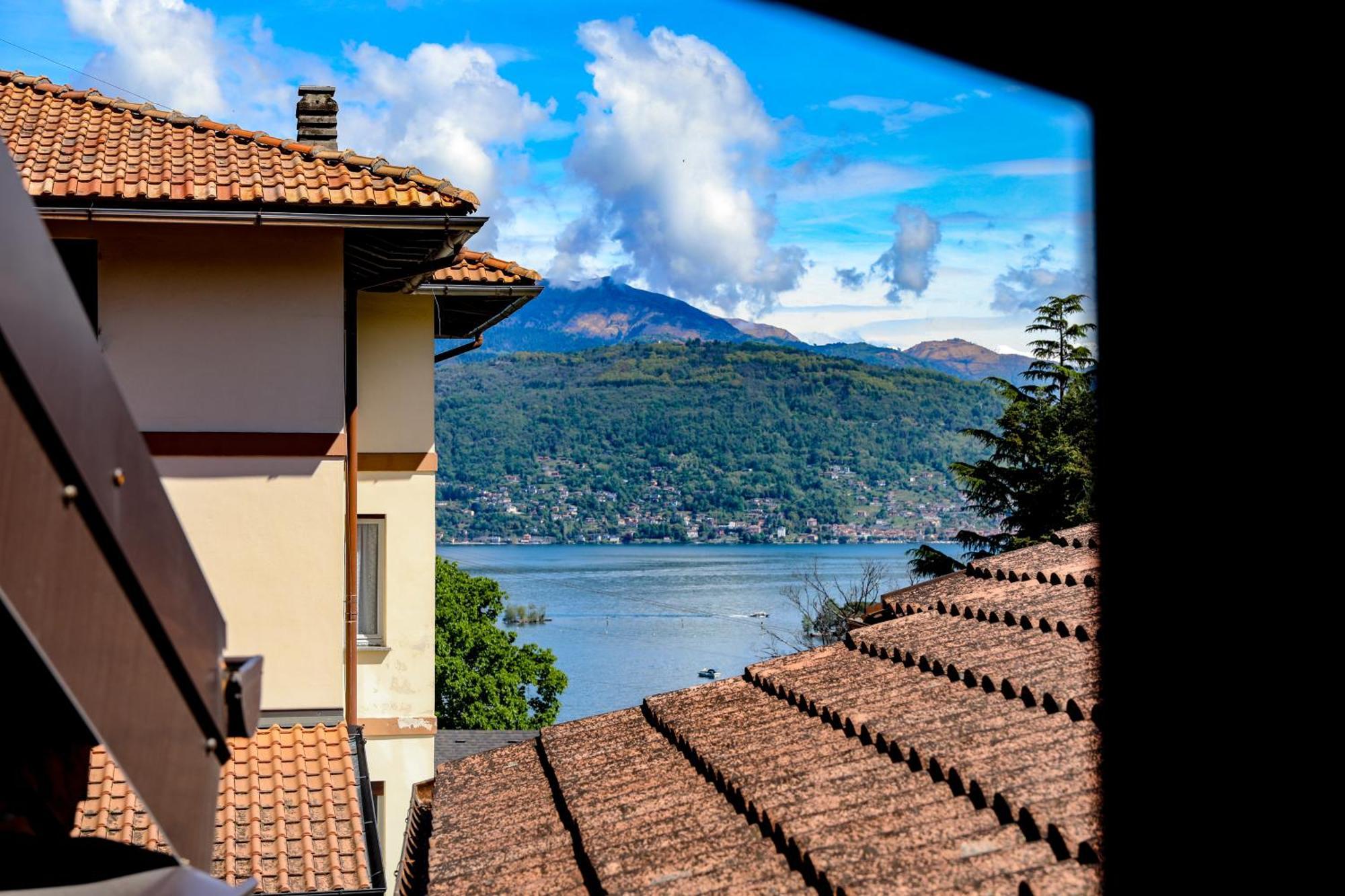 Vittoria Holiday House - Tulip Apartment And Tulip Room Stresa Exterior photo